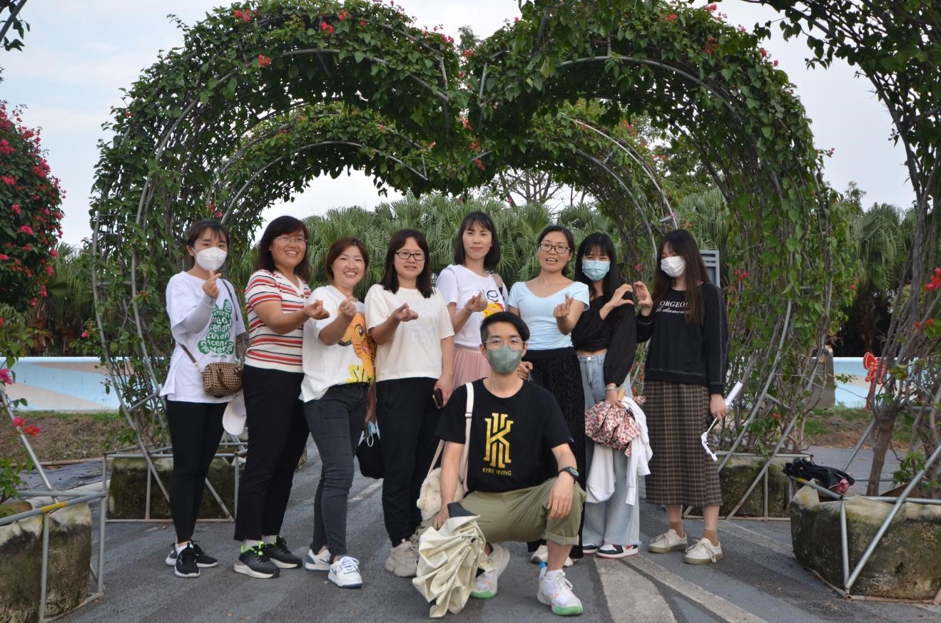 粉色视频APP看片免费下载新能源西江花海团建